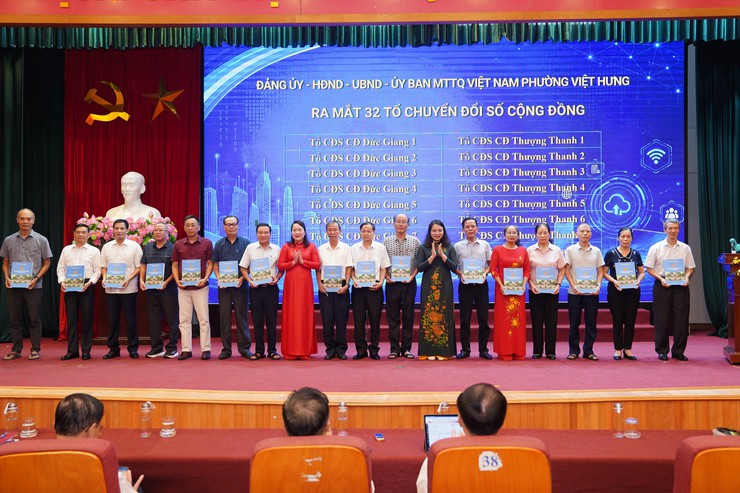 Phường Việt Hưng ra mắt 32 Tổ chuyển đổi số cộng đồng và các Tiểu ban Quản lý di tích - Ảnh 3.