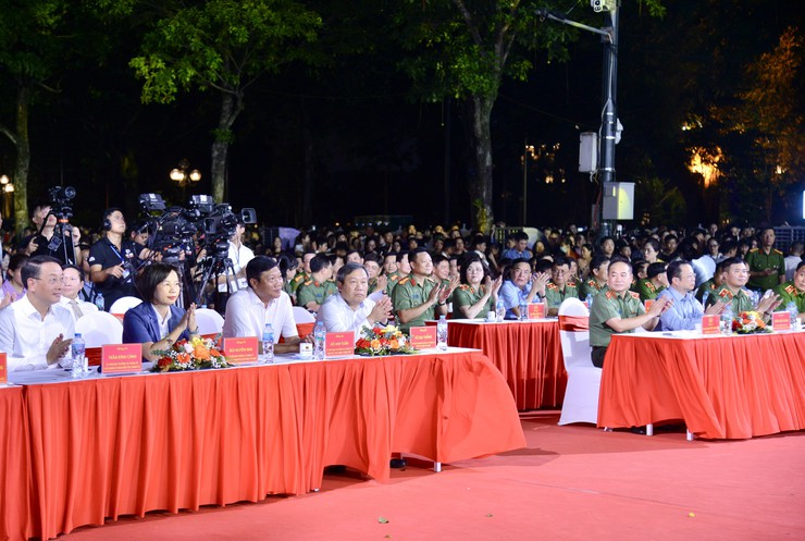 “81 mùa bình yên” - Bản hùng ca giữa trái tim Thủ đô- Ảnh 2.