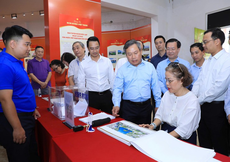 Chủ tịch Hà Nội Vũ Đại Thắng kiểm tra công tác tổ chức lấy ý kiến đối với 02 nhóm đồ án quy hoạch
