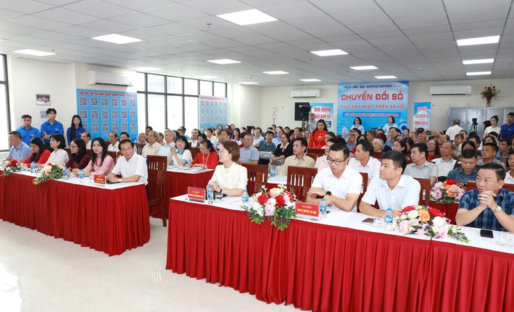 Phường Cầu Giấy ra mắt mô hình “Nhà họp số”, đưa chuyển đổi số đến gần người dân