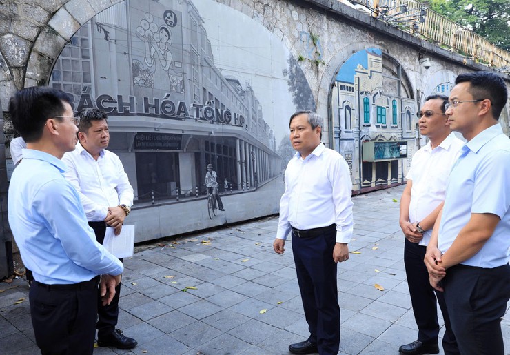 Chủ tịch Hà Nội Vũ Đại Thắng yêu cầu đẩy nhanh tiến độ các công trình, dự án đầu tư hạ tầng quan trọng- Ảnh 1. Chủ tịch Hà Nội Vũ Đại Thắng yêu cầu đẩy nhanh tiến độ các công trình, dự án đầu tư hạ tầng quan trọng- Ảnh 1.