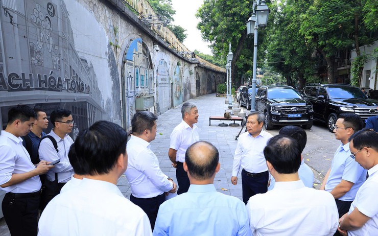 Chủ tịch Hà Nội Vũ Đại Thắng yêu cầu đẩy nhanh tiến độ các công trình, dự án đầu tư hạ tầng quan trọng- Ảnh 2. Chủ tịch Hà Nội Vũ Đại Thắng yêu cầu đẩy nhanh tiến độ các công trình, dự án đầu tư hạ tầng quan trọng- Ảnh 2.