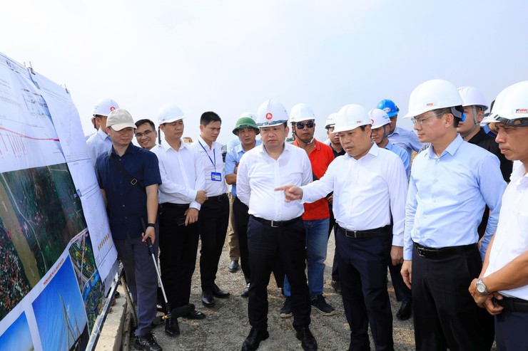Chủ tịch Hà Nội Vũ Đại Thắng yêu cầu đẩy nhanh tiến độ các công trình, dự án đầu tư hạ tầng quan trọng- Ảnh 4. Chủ tịch Hà Nội Vũ Đại Thắng yêu cầu đẩy nhanh tiến độ các công trình, dự án đầu tư hạ tầng quan trọng- Ảnh 4.