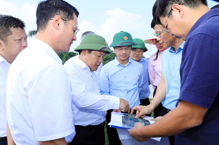 Chủ tịch Hà Nội Vũ Đại Thắng yêu cầu đẩy nhanh tiến độ các công trình, dự án đầu tư hạ tầng quan trọng- Ảnh 5. Chủ tịch Hà Nội Vũ Đại Thắng yêu cầu đẩy nhanh tiến độ các công trình, dự án đầu tư hạ tầng quan trọng- Ảnh 5.