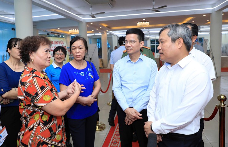 Chủ tịch Hà Nội Vũ Đại Thắng yêu cầu đẩy nhanh tiến độ các công trình, dự án đầu tư hạ tầng quan trọng- Ảnh 10. Chủ tịch Hà Nội Vũ Đại Thắng yêu cầu đẩy nhanh tiến độ các công trình, dự án đầu tư hạ tầng quan trọng- Ảnh 10.