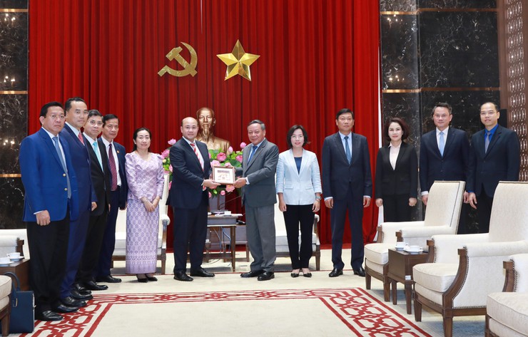 Tiếp tục thúc đẩy quan hệ đối ngoại toàn diện, thiết thực với Thủ đô Phnom Penh- Ảnh 3.
