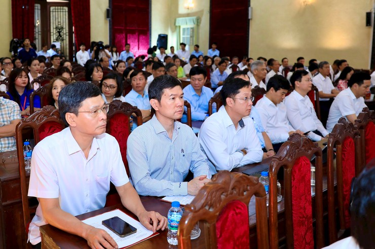 Tổng Bí thư, Chủ tịch nước Tô Lâm tiếp xúc cử tri Hà Nội trước kỳ họp thứ 2, Quốc hội khóa XVI- Ảnh 9. Tổng Bí thư, Chủ tịch nước Tô Lâm tiếp xúc cử tri Hà Nội trước kỳ họp thứ 2, Quốc hội khóa XVI- Ảnh 9.