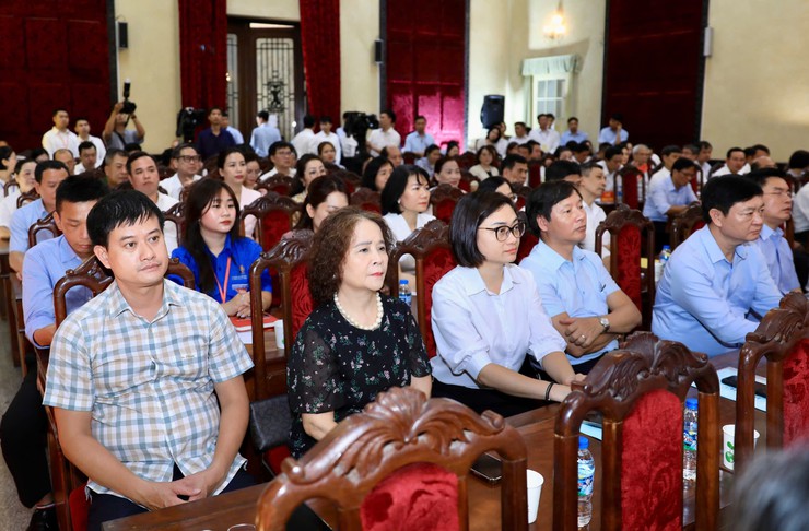 Tổng Bí thư, Chủ tịch nước Tô Lâm tiếp xúc cử tri Hà Nội trước kỳ họp thứ 2, Quốc hội khóa XVI- Ảnh 8. Tổng Bí thư, Chủ tịch nước Tô Lâm tiếp xúc cử tri Hà Nội trước kỳ họp thứ 2, Quốc hội khóa XVI- Ảnh 8.