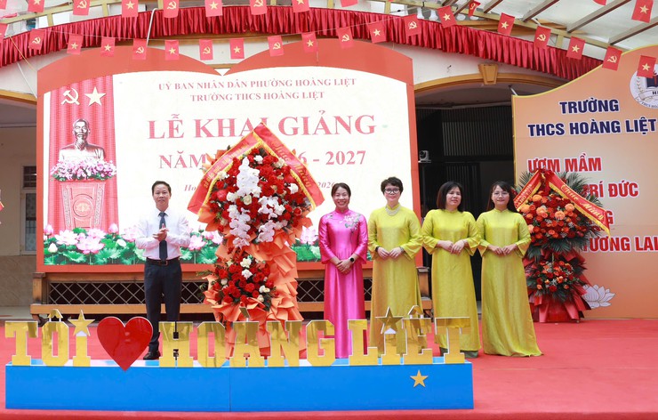 Đồng chí Phùng Thị Hồng Hà dự khai giảng năm học mới tại Trường THCS Hoàng Liệt- Ảnh 3.