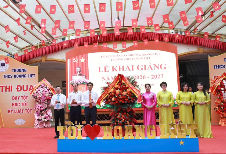 Đồng chí Phùng Thị Hồng Hà dự khai giảng năm học mới tại Trường THCS Hoàng Liệt- Ảnh 4.
