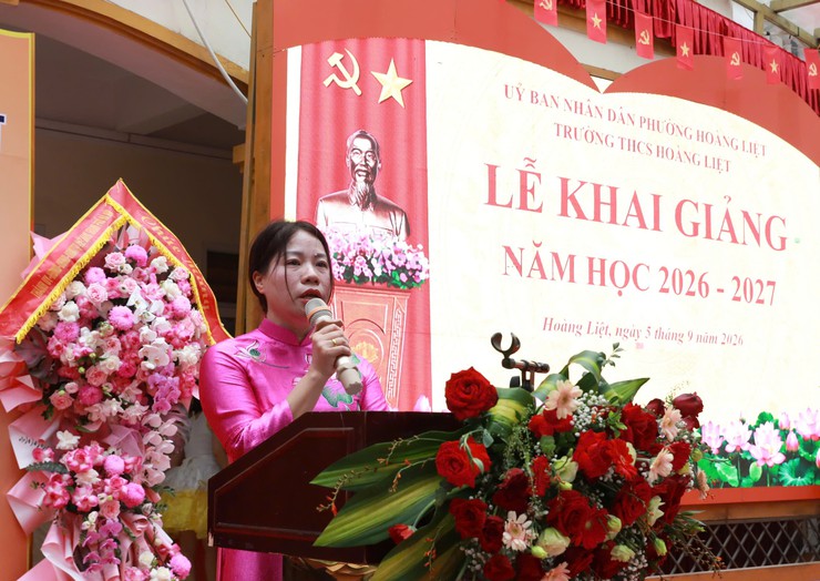 Đồng chí Phùng Thị Hồng Hà dự khai giảng năm học mới tại Trường THCS Hoàng Liệt- Ảnh 5.