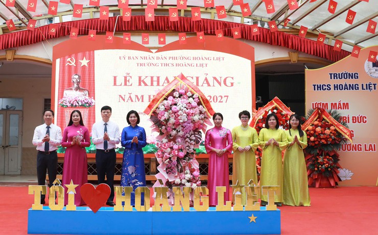 Đồng chí Phùng Thị Hồng Hà dự khai giảng năm học mới tại Trường THCS Hoàng Liệt- Ảnh 2.