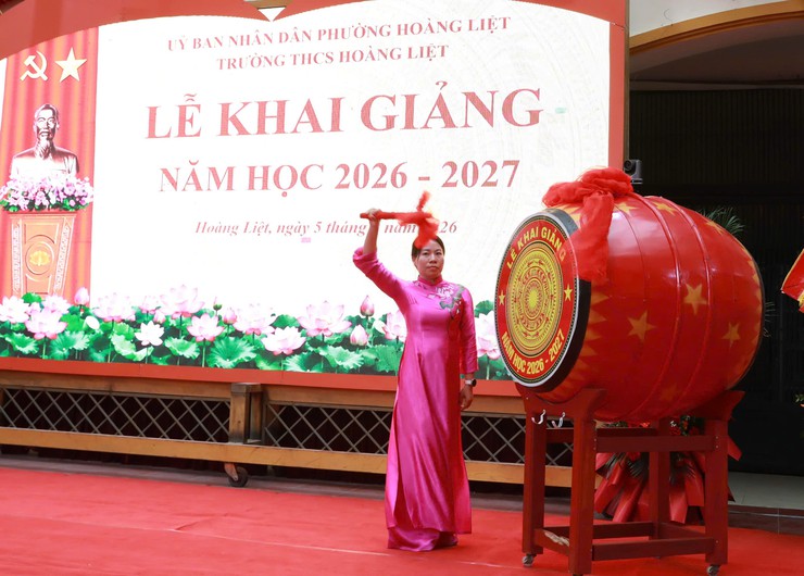 Đồng chí Phùng Thị Hồng Hà dự khai giảng năm học mới tại Trường THCS Hoàng Liệt- Ảnh 7.