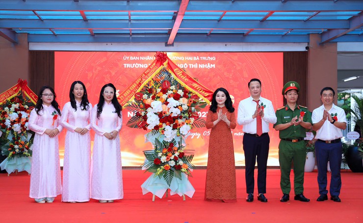 Chủ tịch UBND Thành phố Vũ Đại Thắng dự khai giảng năm học mới tại Trường Tiểu học Ngô Thì Nhậm- Ảnh 3.