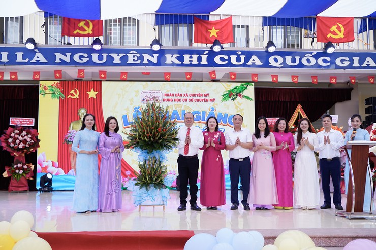 Phó Chủ tịch Thành phố Nguyễn Xuân Lưu dự khai giảng năm học mới tại Trường THCS Chuyên Mỹ- Ảnh 3.