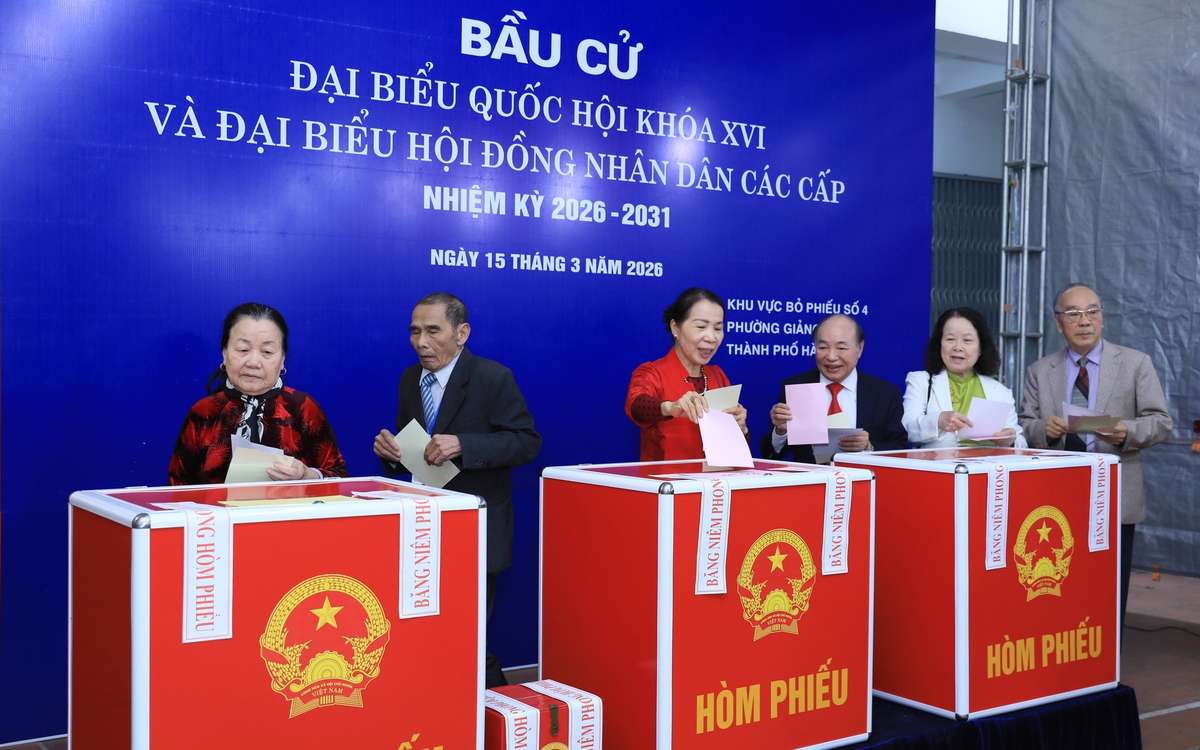 Hà Nội: Cử tri phường Giảng Võ phấn khởi đi bỏ phiếu thực hiện quyền và nghĩa vụ công dân