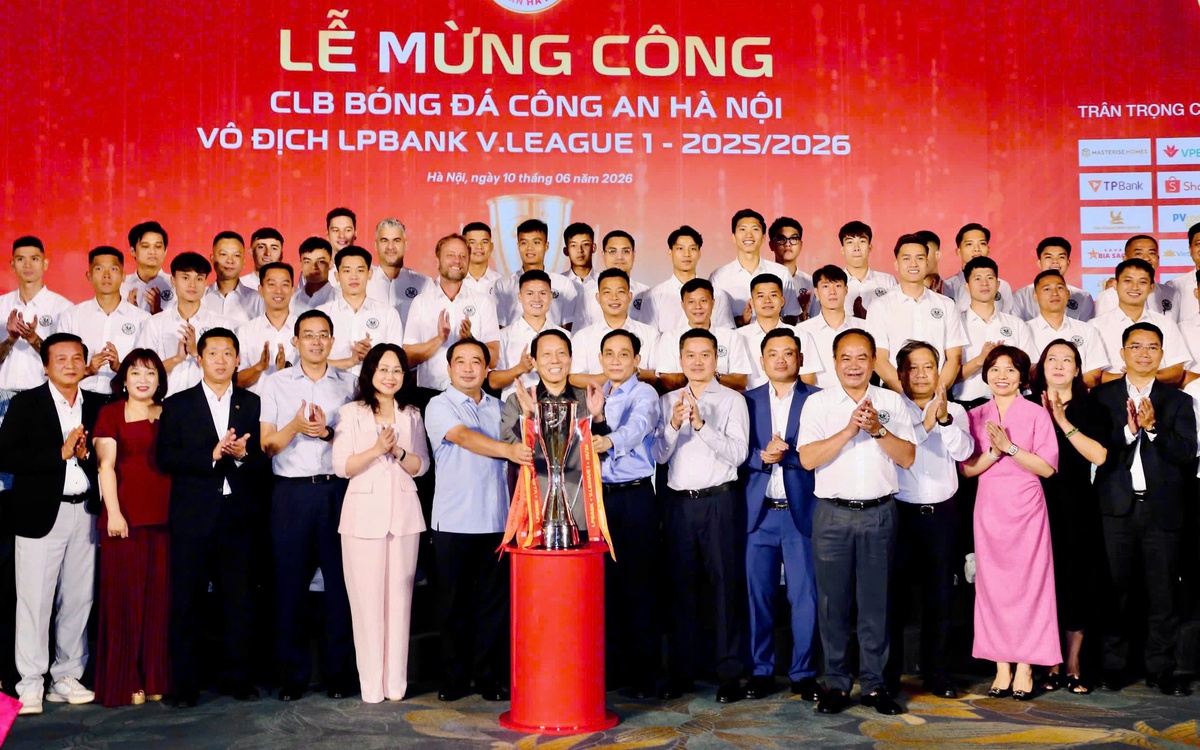 CLB Công an Hà Nội đón nhận Bằng khen của Bộ trưởng Bộ Công an và UBND Thành phố