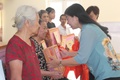 Hanoi's Fatherland Front chair visits and supports residents hit by flooding