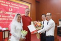 Vinh Hung Ward hosts marriage registration ceremony for international couple