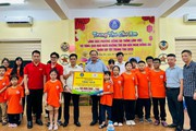 Phường Đống Đa thăm, tặng quà trẻ em có hoàn cảnh khó khăn