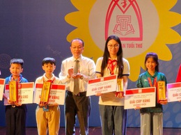 Học sinh quận Hoàn Kiếm giành 'cú đúp vàng' cuộc thi văn - toán Tuổi Thơ
