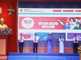 Đảng ủy phường Thanh Xuân: tiếp nhận, thành lập 90 tổ chức Đảng trực thuộc, phát động phong trào “Bình dân học vụ số”
