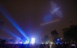 Hanoi's Lighting concert impresses locals