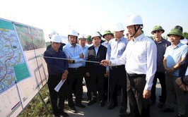 Hanoi Party Chief inspects progress of Ring Road 4 - Capital Region project