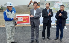 Hanoi deputy mayor extends Tet greetings to officials, workers at ring road project