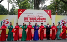 Khai mạc triển lãm 