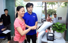 Chuyển đổi số từ cơ sở: Phường Cửa Nam tiên phong ứng dụng robot vào cải cách hành chính