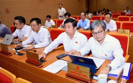 Hanoi adopts resolution on commemorative medal honoring contributions to the capital's development