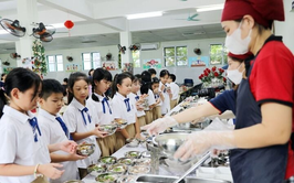 Triển khai công tác tổ chức bữa ăn bán trú tại các trường công lập