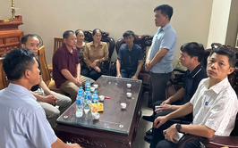 Xã Hồng Vân thăm hỏi gia đình nạn nhân vụ đắm tàu ở vịnh Hạ Long