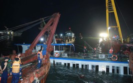 Thủ tướng yêu cầu huy động mọi nguồn lực tìm kiếm các nạn nhân vụ lật tàu trước khi bão số 3 về