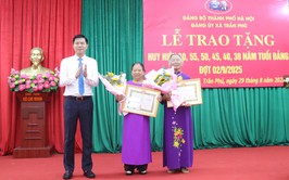 36 đảng viên Đảng ủy xã Trần Phú vinh dự nhận Huy hiệu Đảng đợt 2/9