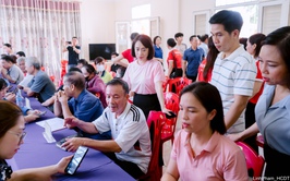Người dân phường Phúc Lợi hào hứng, tự tin hơn với các tiện ích số
