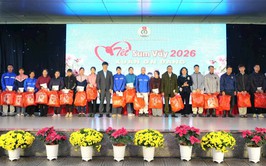 Phù Đổng trao 500 suất quà, phiếu mua hàng cho đoàn viên công đoàn, hộ khó khăn