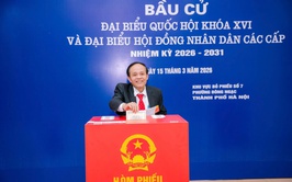 Cử tri phường Đông Ngạc hào hứng đi bỏ phiếu, đặt niềm tin vào những lá phiếu lựa chọn