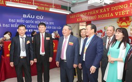 Deputy Secretary of the Hanoi Party Committee Nguyen Van Phong inspects election work in Hong Ha Ward