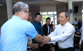 Chairman of the Hanoi People's Committee Vu Dai Thang meets voters ahead of upcoming election