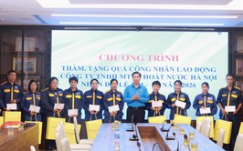 Hà Nội trao quà hỗ trợ công nhân có hoàn cảnh khó khăn