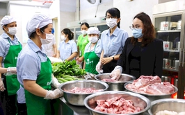 Phường Cửa Nam kiểm tra đột xuất bếp ăn tập thể tại 02 trường học trên địa bàn