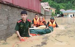 Khen thưởng thành tích xuất sắc trong công tác tham gia quyên góp, vận động, ủng hộ, cứu trợ người dân trực tiếp bị ảnh hưởng của thiên tai