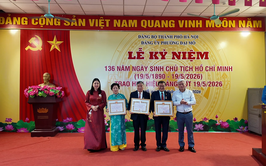 Phường Đại Mỗ trao Huy hiệu Đảng đợt 19/5 cho 63 đảng viên