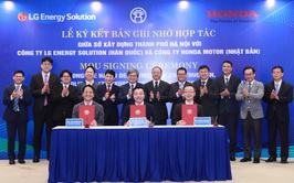 Hà Nội ký biên bản ghi nhớ hợp tác triển khai Dự án lắp đặt trạm đổi pin cho xe máy điện