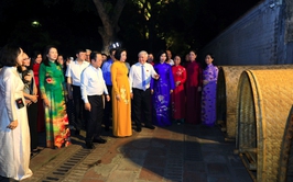 Đoàn Đại biểu dự Hội nghị HĐND toàn quốc trải nghiệm chương trình Tinh hoa Đạo học tại Di tích Quốc gia đặc biệt Văn Miếu - Quốc Tử Giám