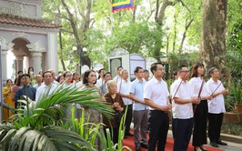 Phường Hoàn Kiếm dâng hương tưởng niệm 598 năm ngày Vua Lê Thái Tổ đăng quang