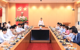 Đại biểu thảo luận tại tổ về các nhóm dự thảo nghị quyết về lĩnh vực kinh tế - ngân sách, văn hóa - xã hội