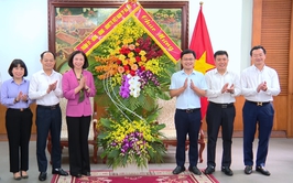 Phó Chủ tịch UBND Thành phố Vũ Thu Hà chúc mừng các cơ quan quản lý báo chí, cơ quan báo chí nhân dịp 21/6